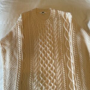 UNIQLO Cable Crew Neck Long Sleeve Sweater